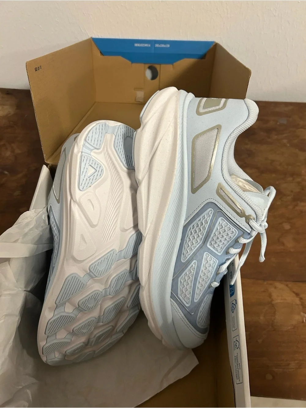 HOKA  Clifton 8 Running Shoes